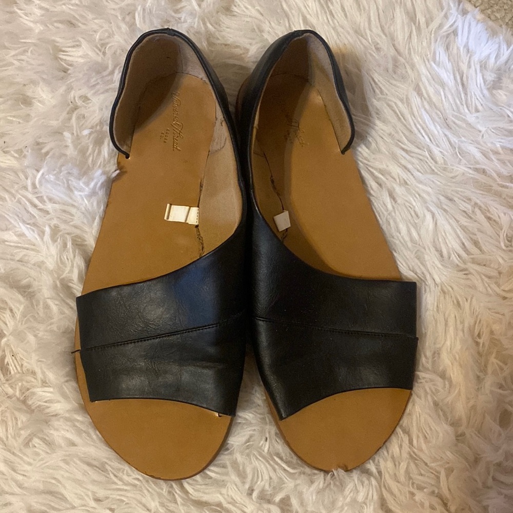 Ladies size 8 Universal Threads Flats